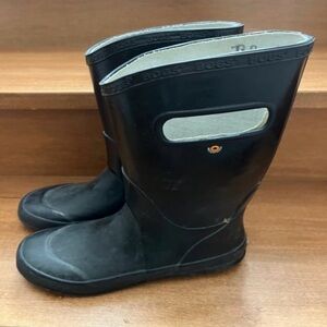 Bogs Boys black rain boots well loved Size 13